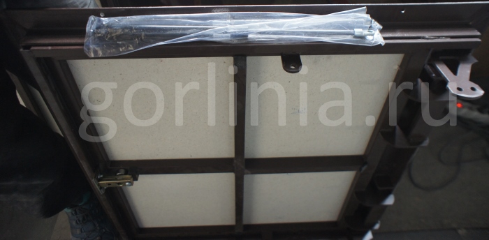 Транспортная упаковка амортизаторов Транспортная упаковка амортизаторов в люке подвала стелс